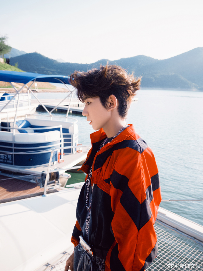 王源一组实体专辑花絮图 、王源所有期待陆续派送王源一组实体专辑花絮图王源所有期待