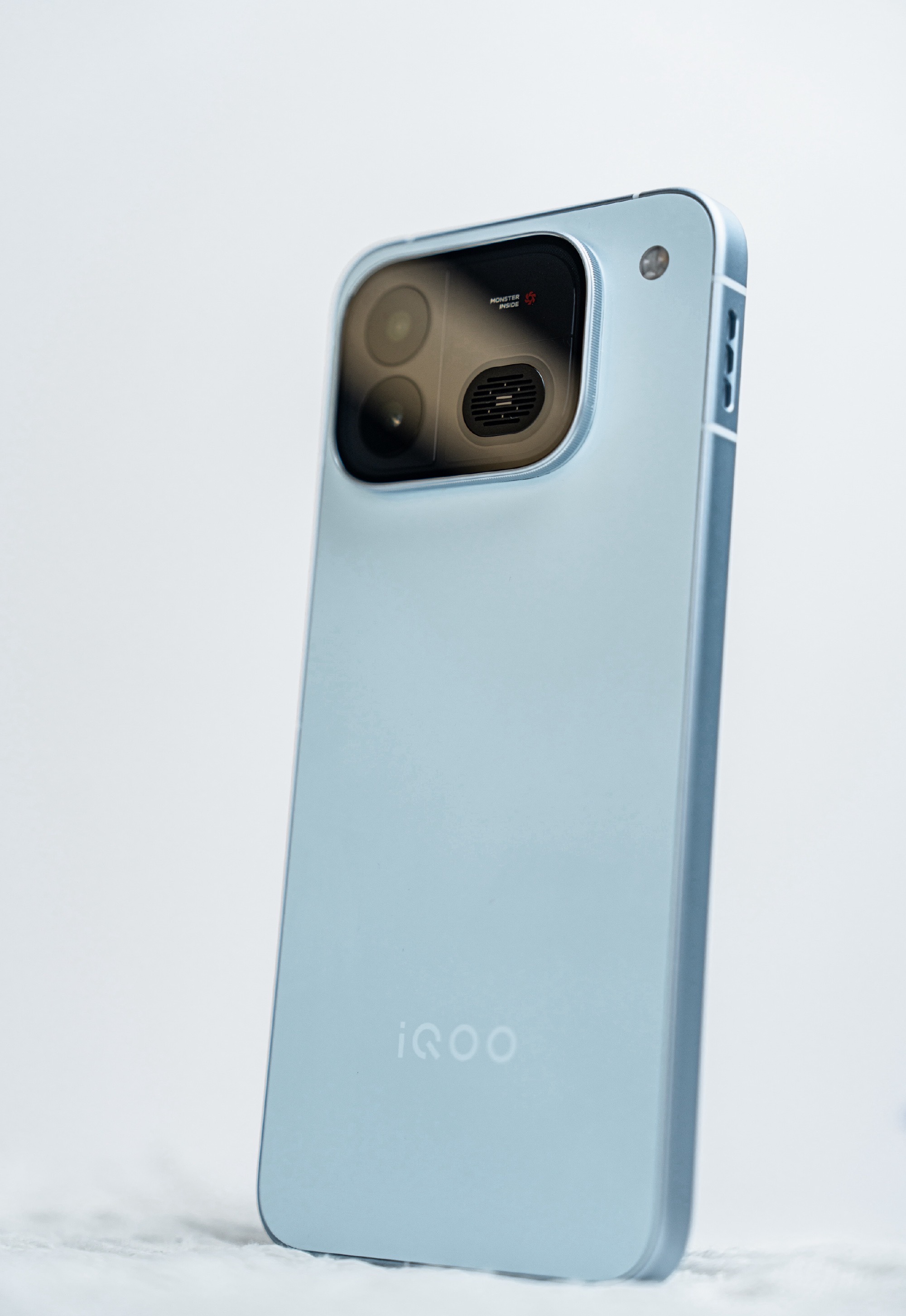 iQOO Neo12 霜刃蓝，这外观配色你觉得如何？2K 185Hz超冠屏、第五
