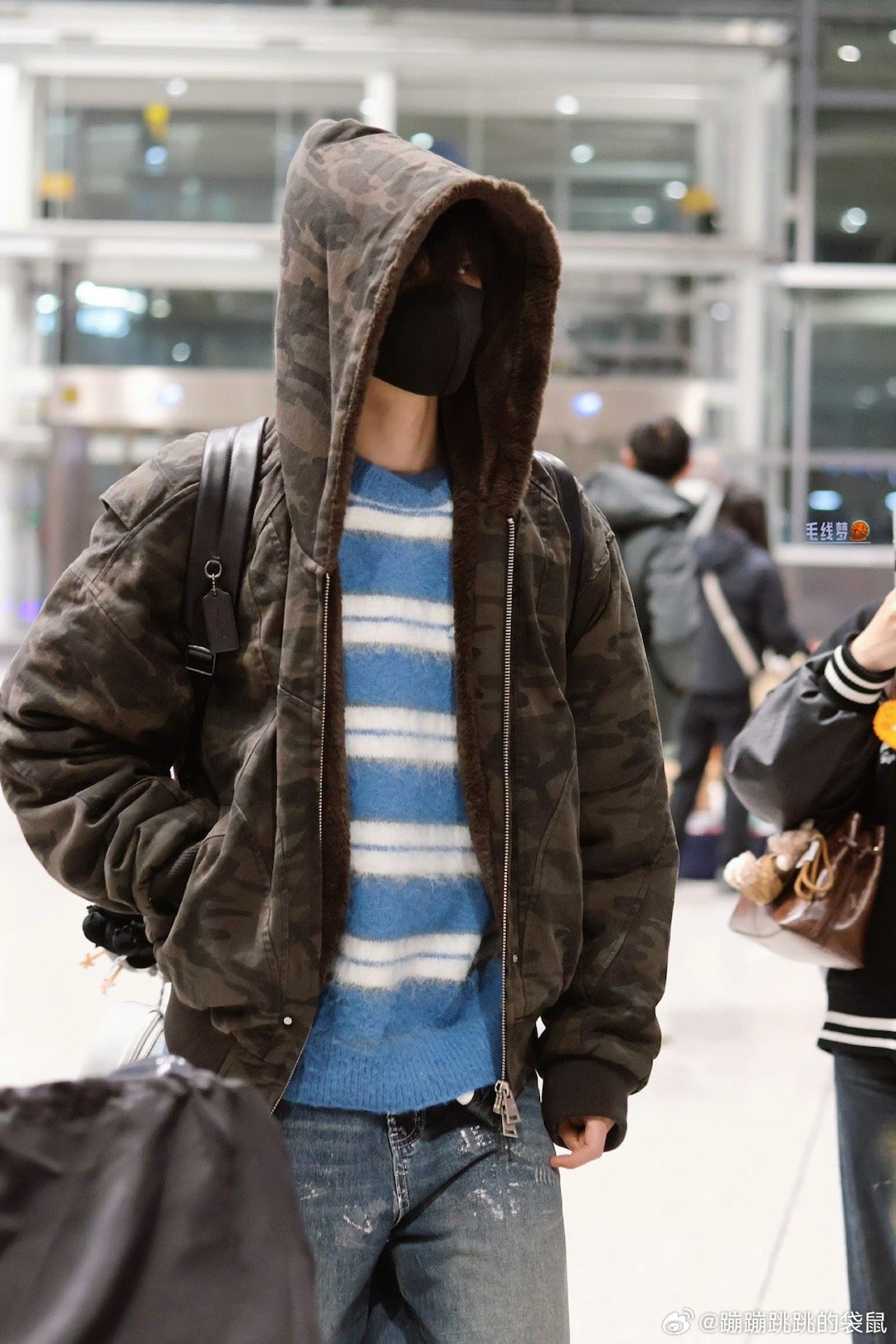 陈添祥[超话] 🍊安利陈添祥 包成这样也能被认出来，心疼陈添祥一下下，I人好辛