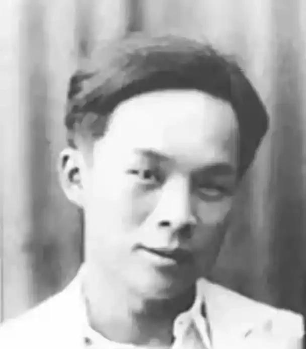 1942年春天，青帮的大哥吴四宝被日本人毒死了。他老婆佘爱珍哭得死去活来，那眼泪