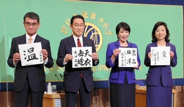 欧美各国称“日本皇帝”、韩国称“日王”，日本人称“天皇陛下”，我们称“天皇”！我