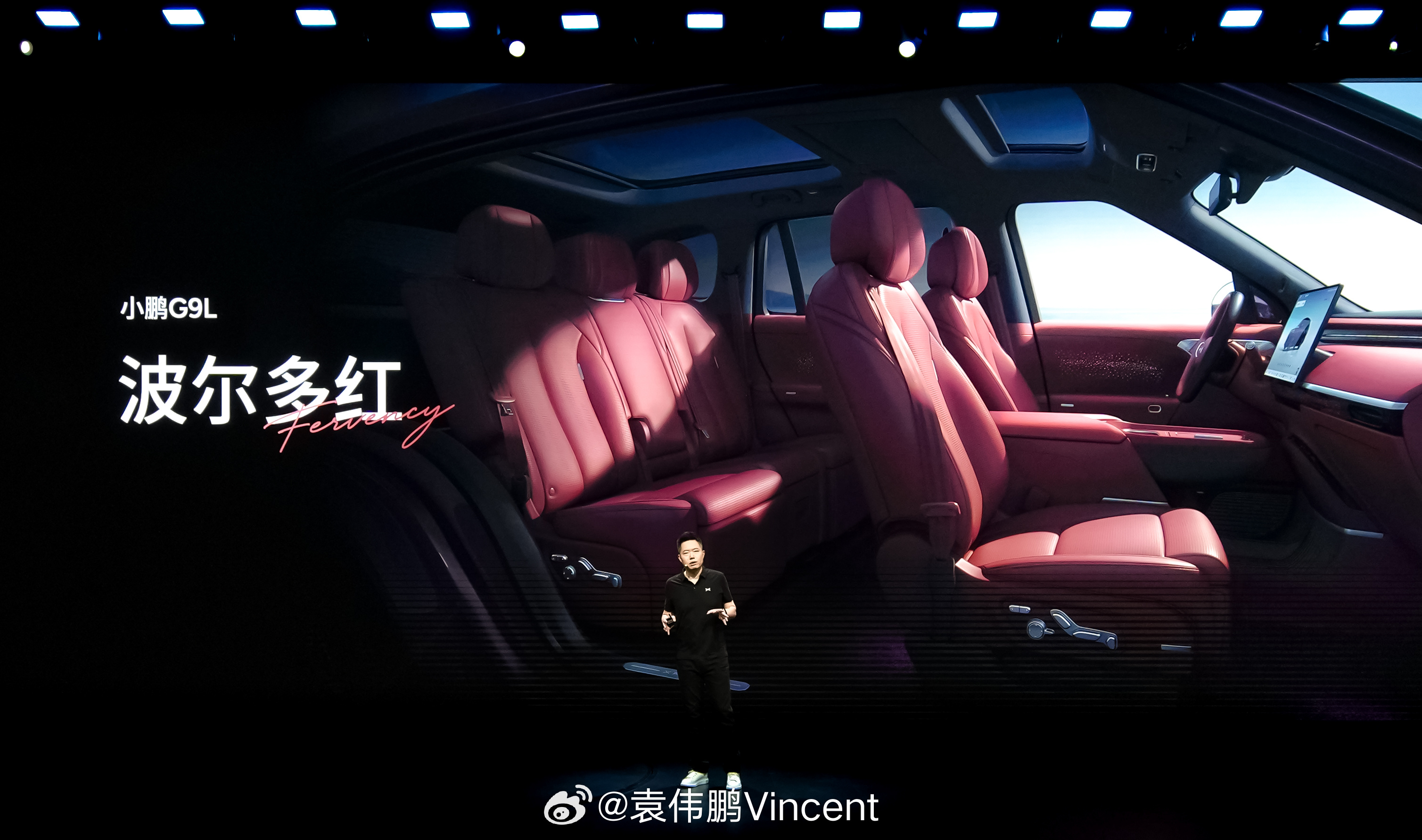 熟悉的酒红色座舱又回来了，赞啊之前第一代P7的丹拿套装才能选的酒红色内饰，消失已