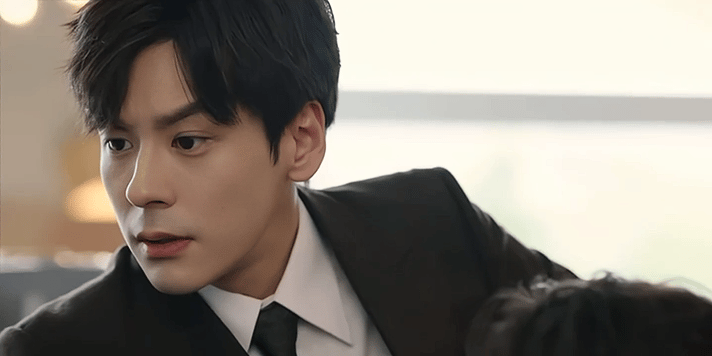 魏哲鸣新剧10个字解决异国官司魏哲鸣饰演的许淮颂也太帅了！西装气场拉满，异国帮同