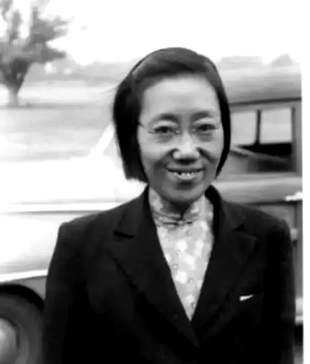 1994年，一位82岁的老人走完了一生。她去世前捐出遗体，毕生积蓄早已化作希望工