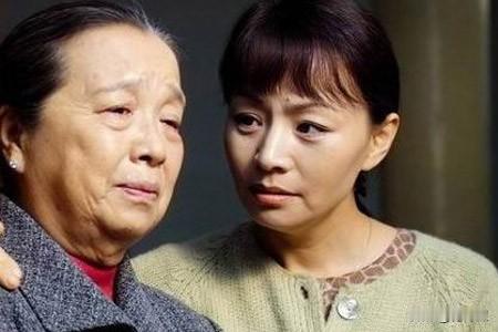 够厉害？刚才我去拿快递，旁边的一个门市房门口，站着两位美女，听一美女说，亲妈我都