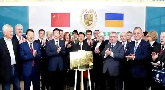 中国人真的把知恩图报刻进骨子里！90年代深陷技术封锁时乌克兰专家鼎力相助，如今乌