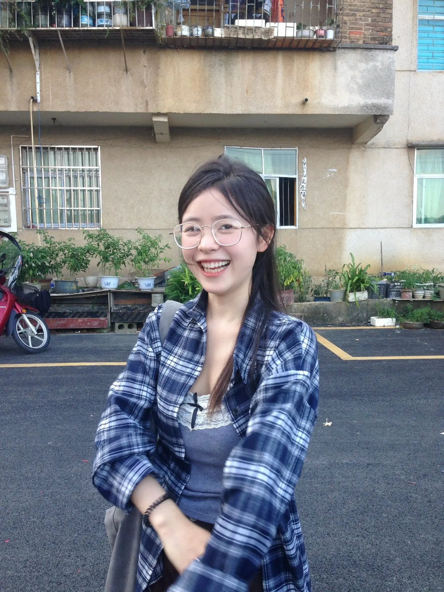 有人说你拜金 有人笑着说还好我有钱。
