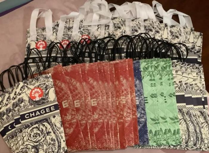 刚经历 “塑料袋之乱”，台湾网友就被大陆茶饮袋惊艳：质感好、耐用还不用加钱
最近