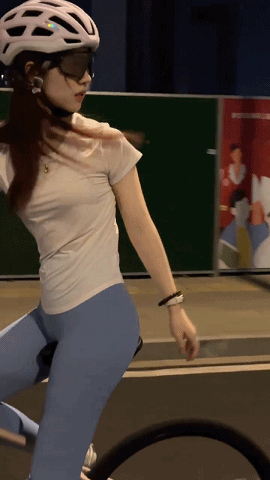 我每一天都是靠自己，我不依靠任何人来生存，不会的东西我就去学，难做到的事情我慢慢