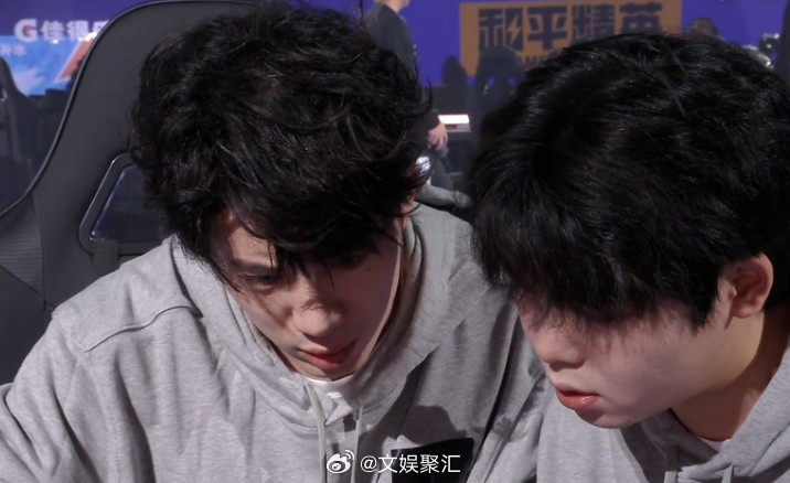 #北斋带鹭卓吃鸡#北斋和鹭卓的吃鸡之旅充满惊喜，他们的努力得到了回报。 ​​​