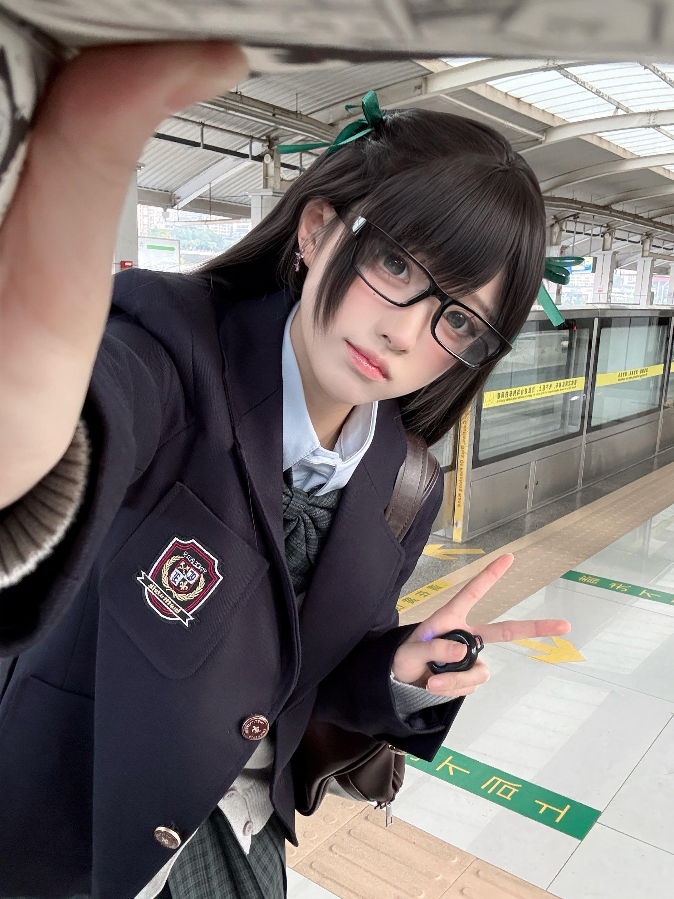 明天放学也一起走吧！