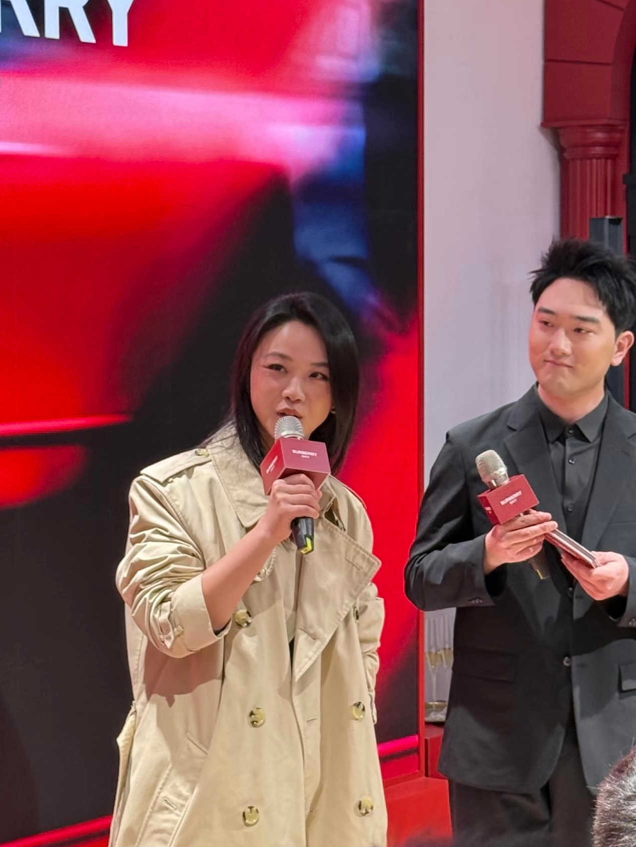 今天汤唯美美出席BURBERRY BRIT活动 ✨汤唯和风衣适配度满分🧥 