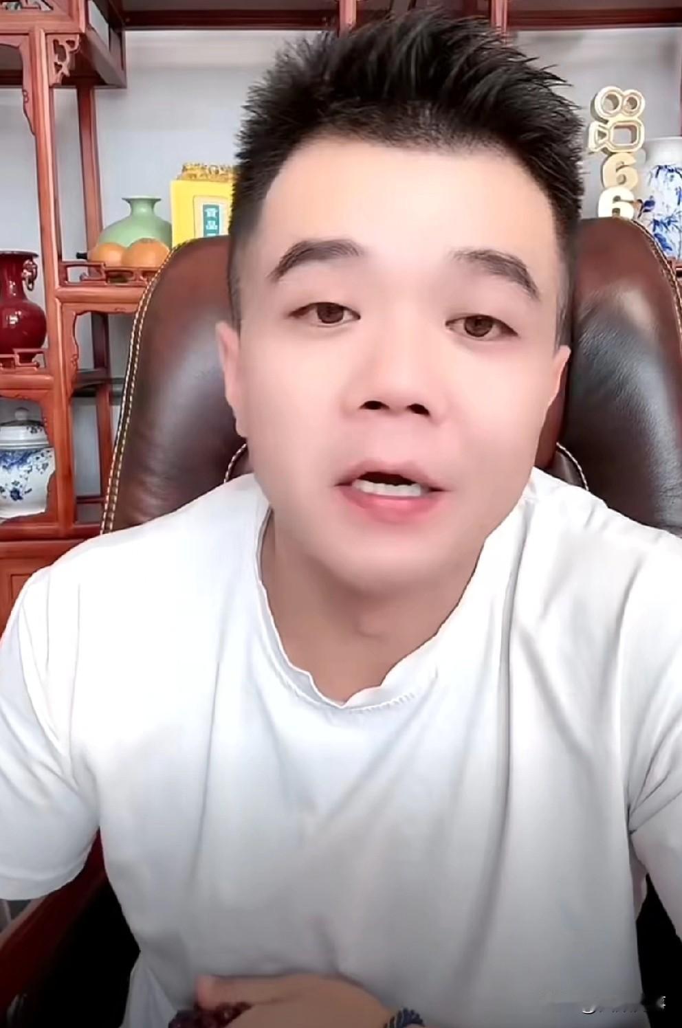 小胖说小伊伊被封号，因为封禁人员牌牌琦出镜！

          驴家小胖说仙