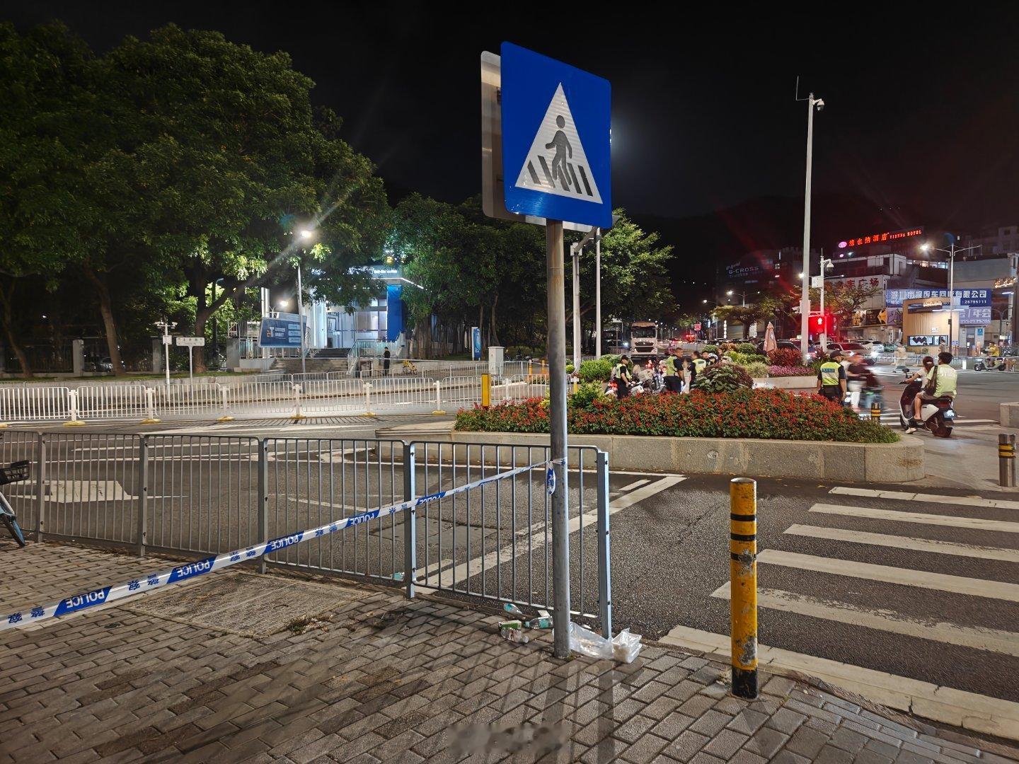 听帽子叔叔说，应该很快道路会解封了。不过也做了人性化安排，小区住户的车允许放行。