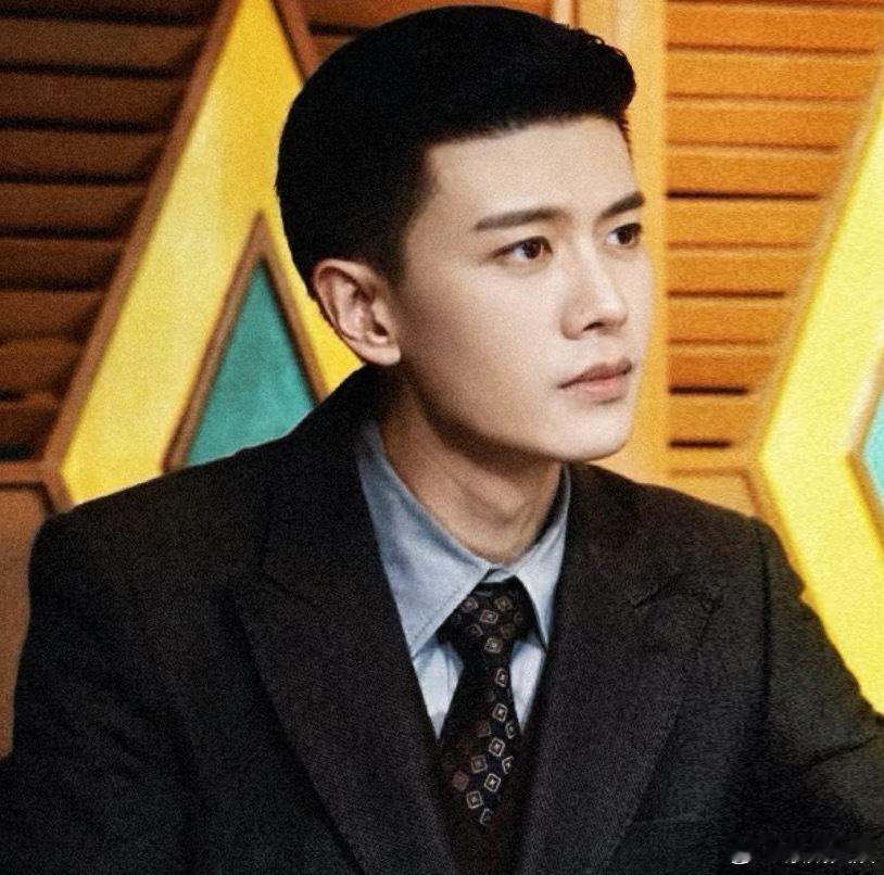 任嘉伦统一我家三代审美 任嘉伦统一我家三代审美，爷爷奶奶爱他的复古绅士范儿，爸妈