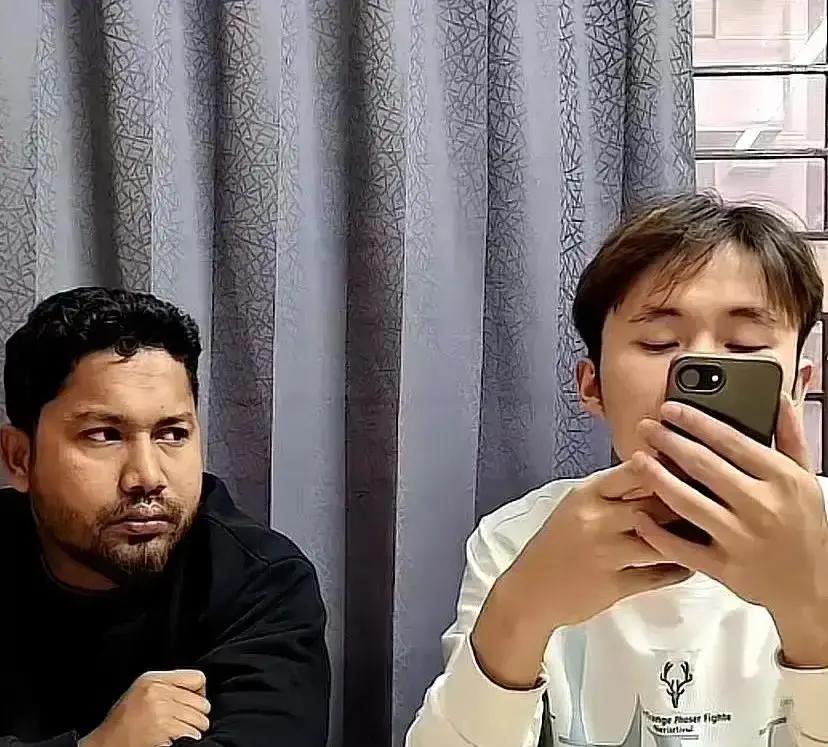 20万封口费撕开兄弟面具
 
三天前，一哥老婆账上突然多120万塔卡，刚好是杜克