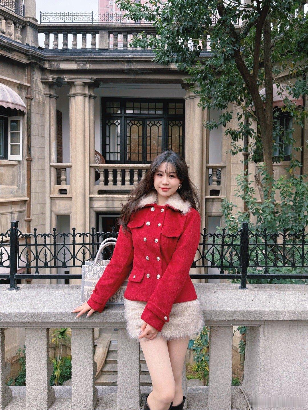 向前走我们都会幸福🤎👗:芝琦丽 