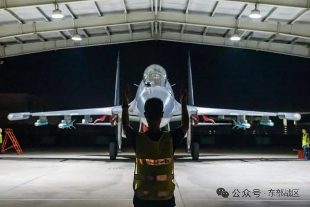 “海空雄鹰”苏-30，高糊宣传又见“白头海雕”MK2🦅（图3）两种涂装并存，未