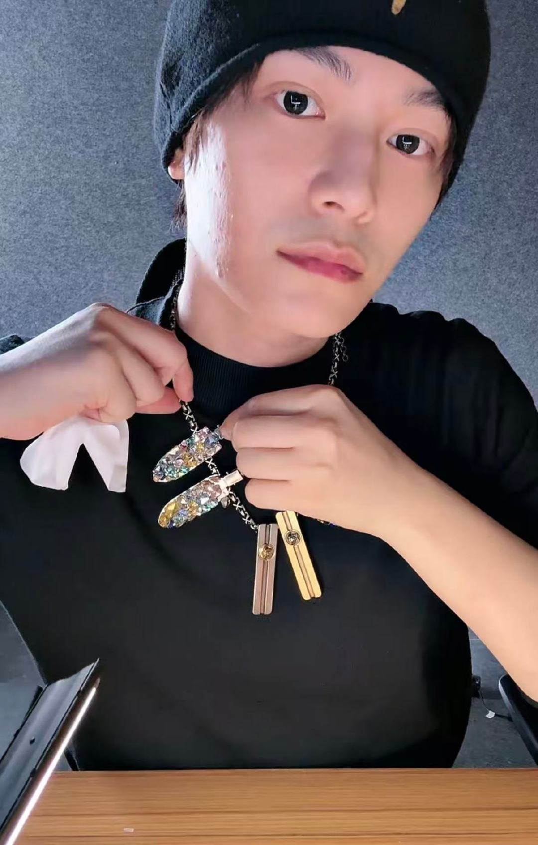 丁禹兮分享泳池陪看幕后故事丁禹兮泳池陪看不停挪动是因为冷 丁禹兮直播揭秘泳池陪看