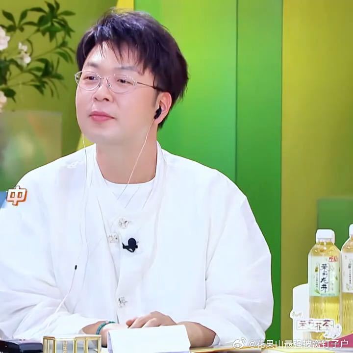 杨超越说杜海涛摆头像电风扇心动的信号能感受到杨超越平时擅长观察生活里的小物件，才