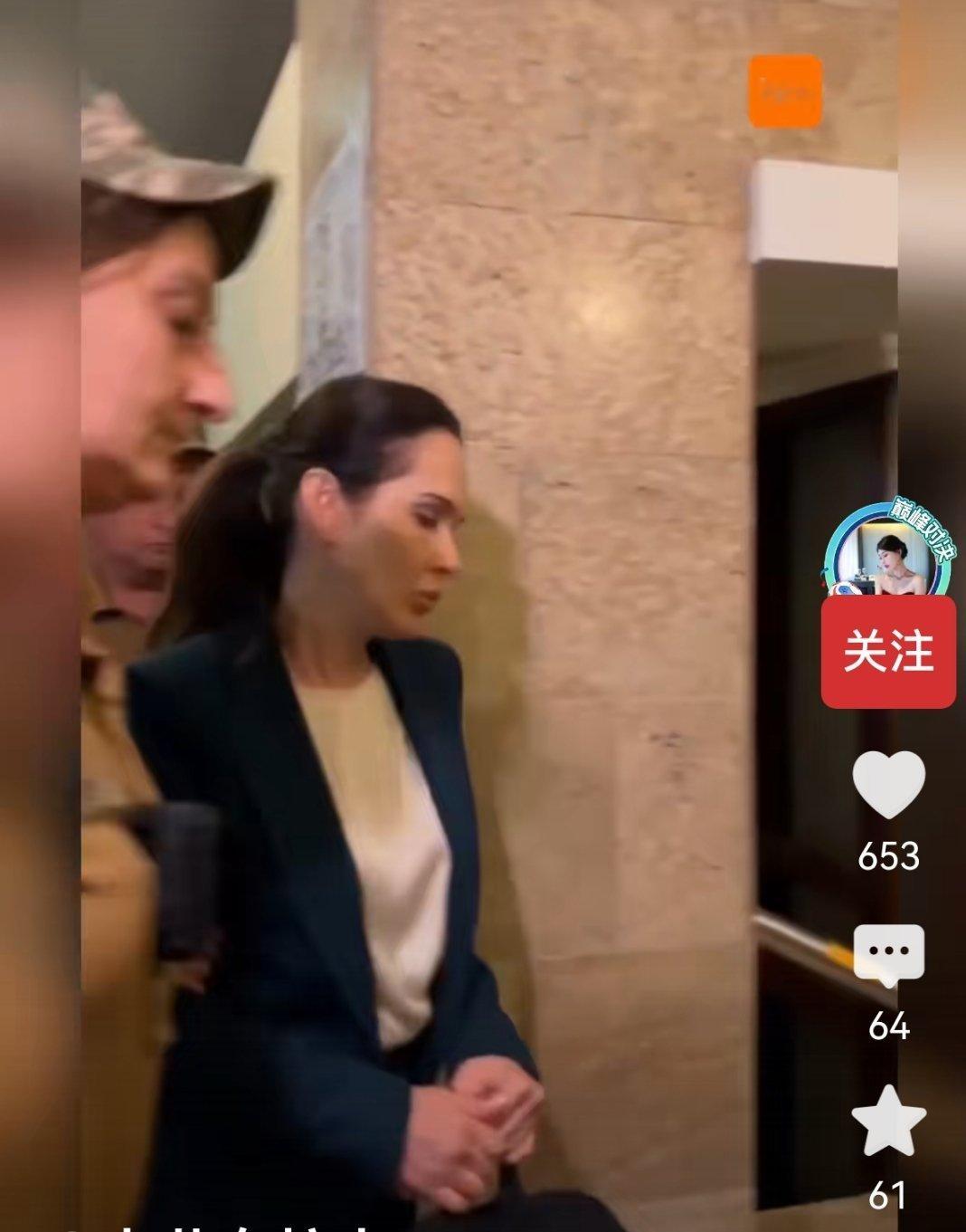 8月19日，泽连斯基办公室副主任伊琳娜・穆德拉被逮捕。她是泽连斯基自己挑选的心腹