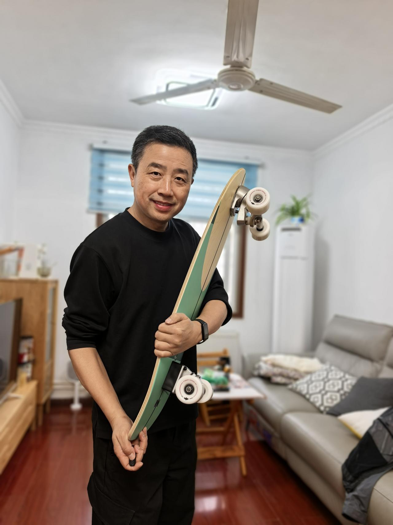 我是个60岁的“老小伙子”，不打牌、不喝酒、不抽烟、也不爱社交，从前日子过得总有