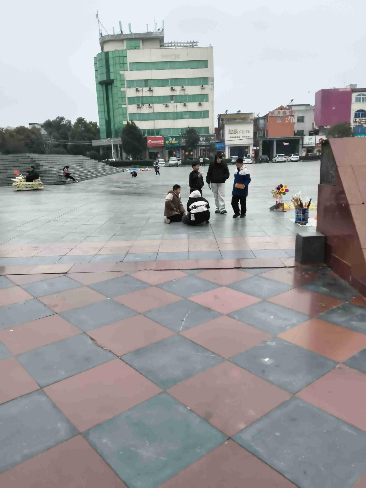 我的今日状态：😁轻松愉快
我这里的天气：☀️晴天