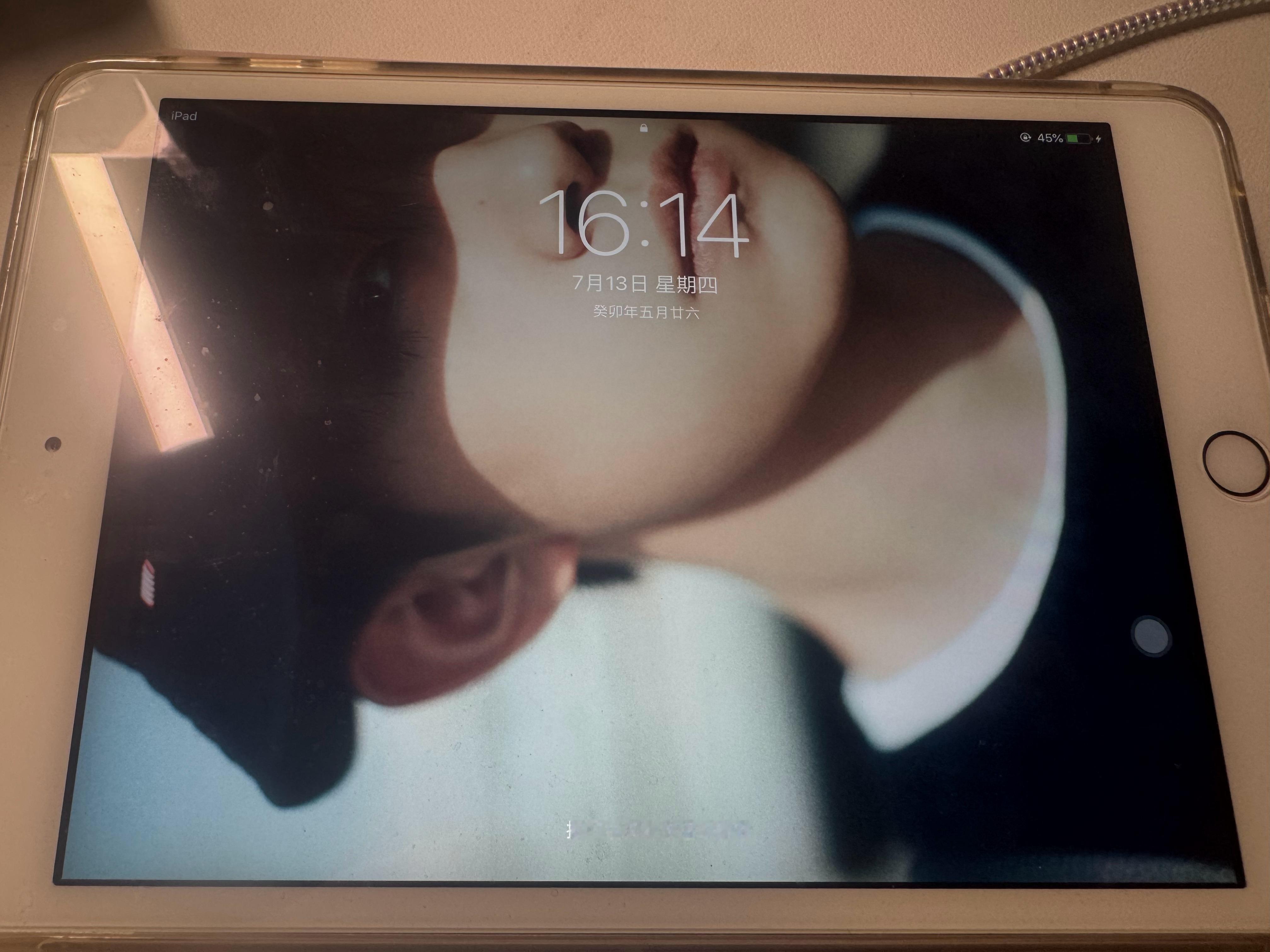 初中的古董ipad mini刚才收屋看到了，但是密码是什么我服了吧密码真忘了。。