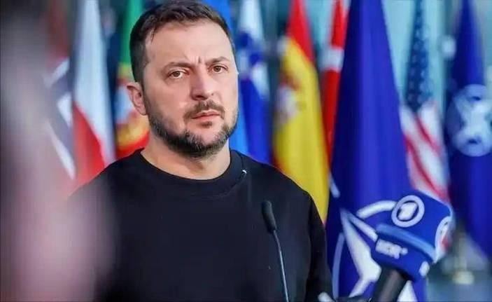 确实，泽连斯基真是世界级的人才，能把美国总统，欧洲国家的总统，总理，欧盟领导指挥