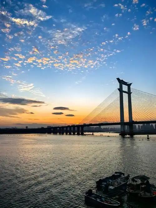一分钟了解晋江市

晋江市位于福建省的东南部，为泉州市下辖县。晋江市面积649平