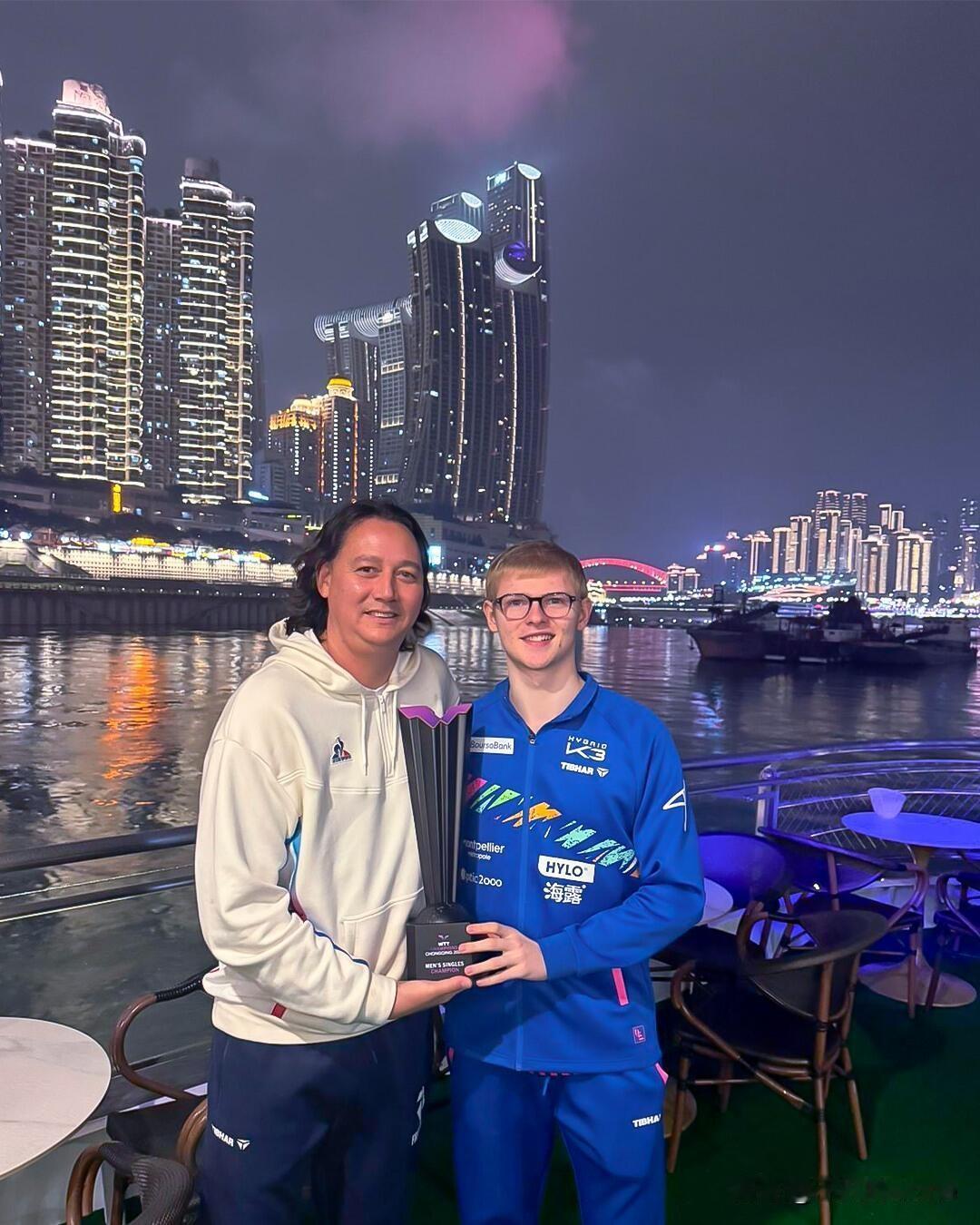 3月16日晚，小勒布伦发文总结WTT重庆冠军赛，恭喜他获得本站比赛冠军。

小勒