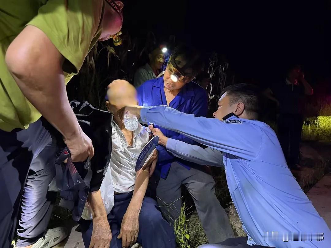 重庆85岁老人留遗嘱后失联，6小时后在已故妻子墓附近找到！
近日，重庆丰都上演了