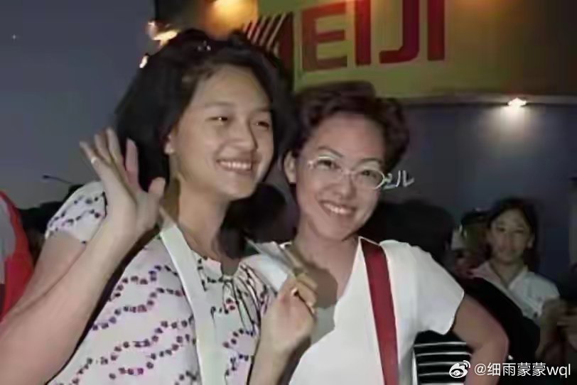 大S和小S被扒出中学时期照片，跟现在的女神形象差别太大了吧 