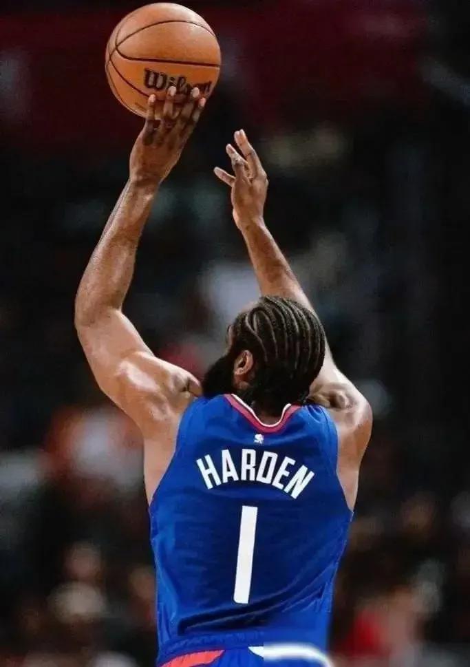 哈登的组织已经被很多对手研究透了
乔治的能力也下降了，小卡不在，卢又毫无战术，现