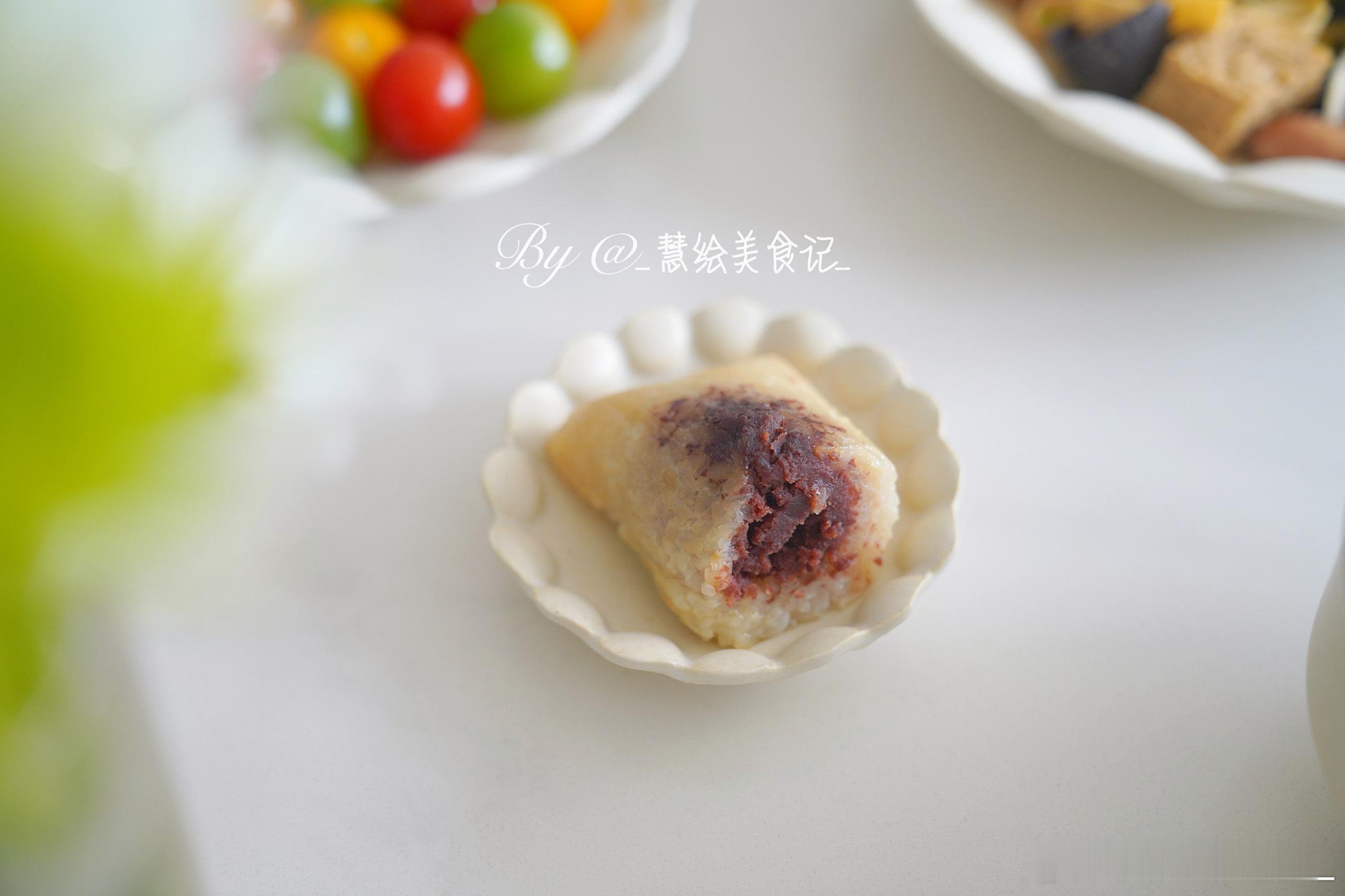 这两天一直在地里忙活，晚饭简单吃点小雏菊菠菜馒头、凉拌菜、洗沙粽、杂粮粥、小番茄