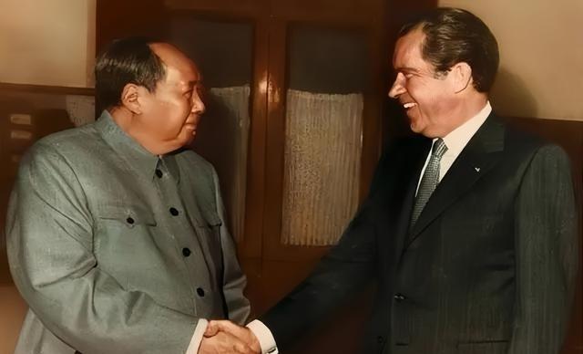 1972年，尼克松访华结束，临别时，突然和毛泽东提了一个请求：想要一幅毛主席的墨