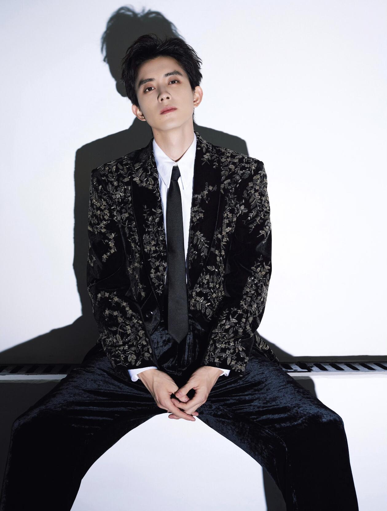 敖瑞鹏被认成张凌赫我们敖瑞鹏不抽象的时候还是很帅的！！期待现偶《不二之臣》了😎