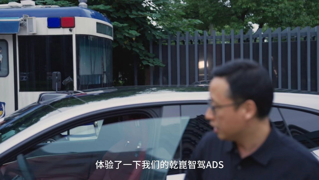 王兴兴体验搭载乾崑技术满配新车宇树王兴兴体验乾崑智驾ADS5王兴兴体验启境GT7