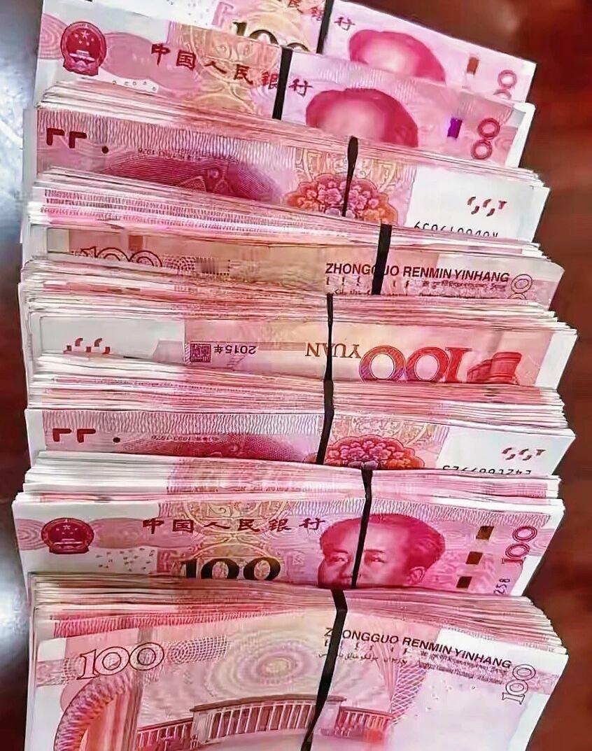 多少存款可以让你每月有2000的利息        按照目前的存款利率，你可能得