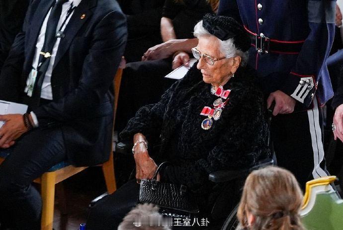 9月11日，挪威二公主阿斯特里在睡梦中去世，享年94岁。这距离她小弟哈罗德五世国