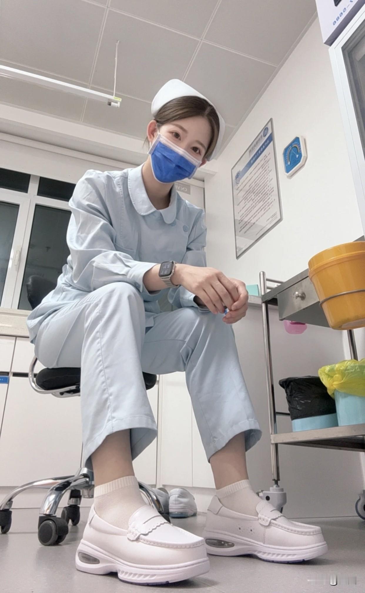 晒晒你最常穿的几双鞋白鞋映月影，步履生清风。