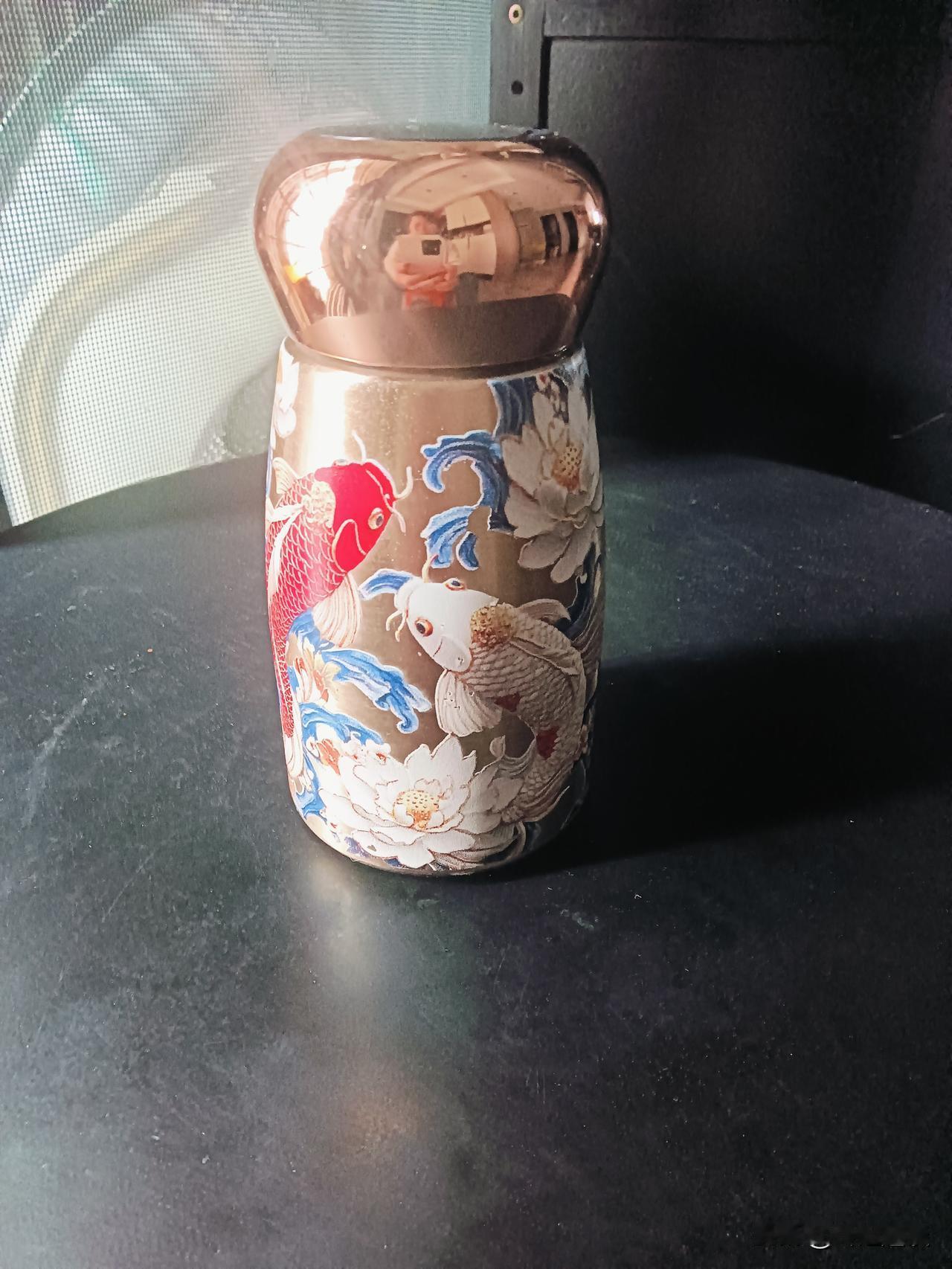 这个水杯真的绝了！锦鲤配莲花的国风设计太养眼了，颜值超高，每天喝水心情都跟着变好