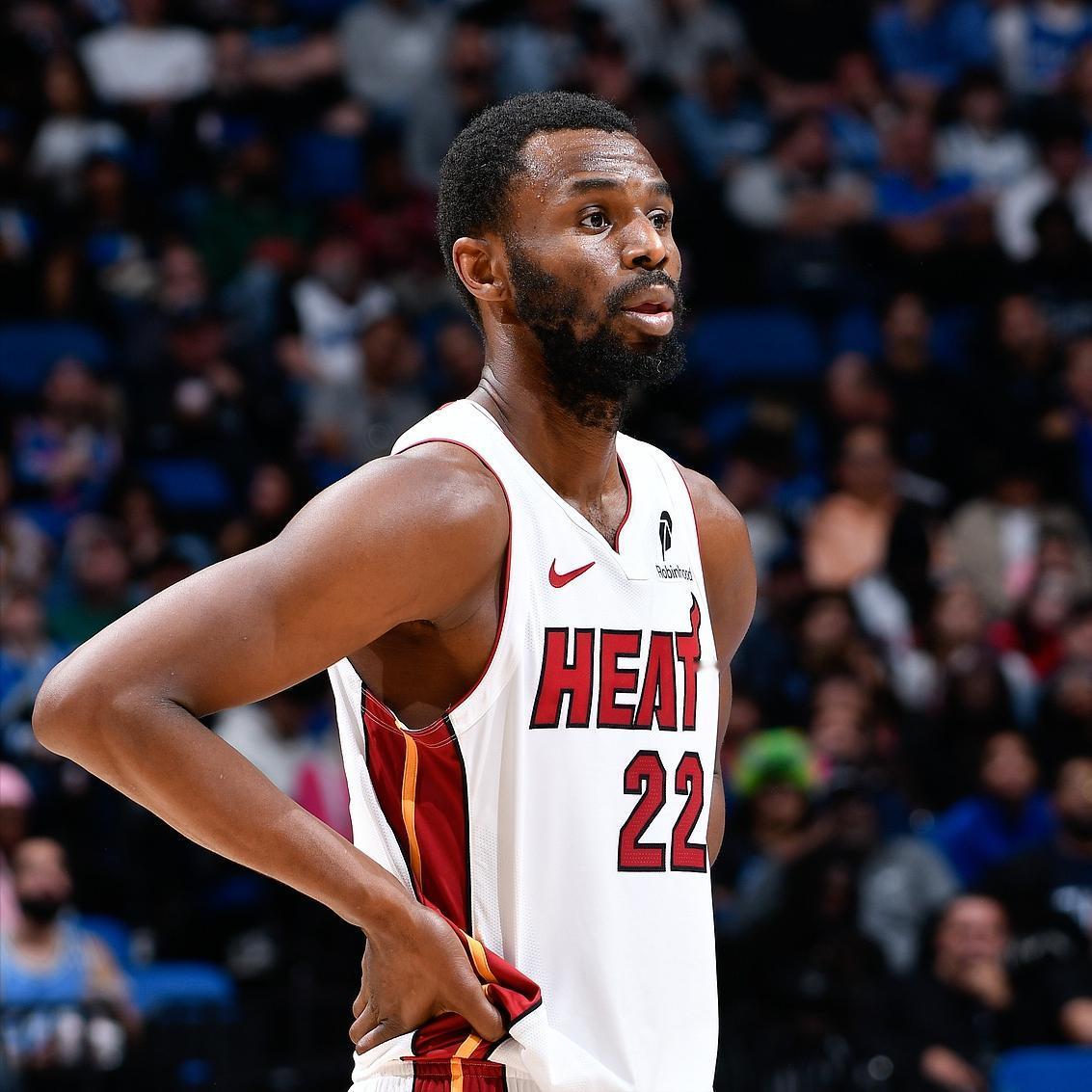 美记：热火继续兜售维金斯
湖人：继续有意！
热火希望用维金斯换回一个首轮签，来给