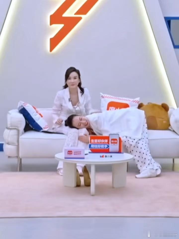 萧蔷说很欣赏温峥嵘温峥嵘在萧蔷面前像乖巧的萨摩耶兜兜转转依旧是彼此，三公双向奔赴