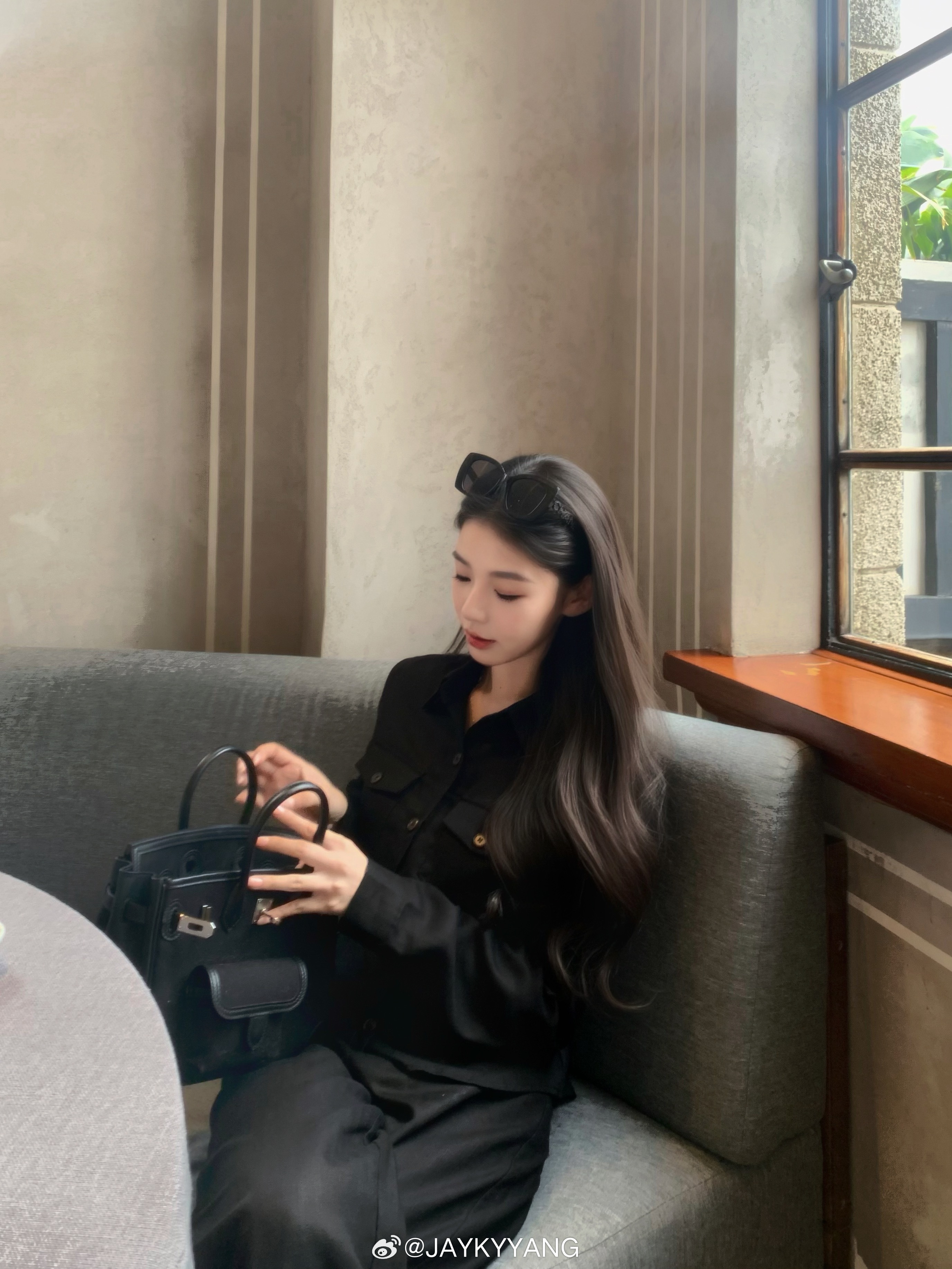 这期有给你们上一套舒服的衬衫套装喔🫶🏻我觉得日常上班也能反复穿到~这件衬衫不