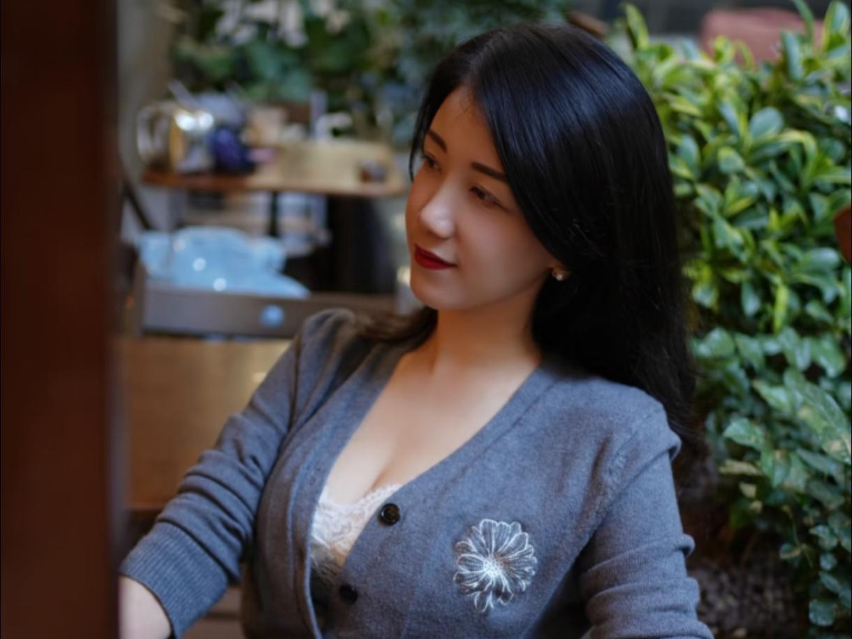 中年少女系穿搭风格，谁说中年女人就应该穿得成熟稳重端庄的，这个想法💭是不对的。