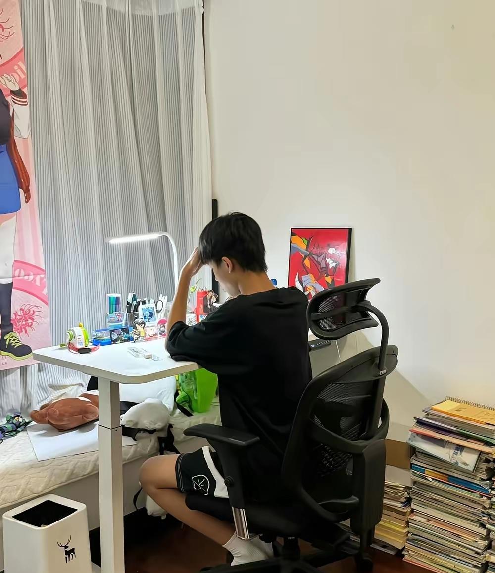 重点高中的录取通知书，永远治不好重点医院心理科的挂号单。
 
多少家长把分数当圣