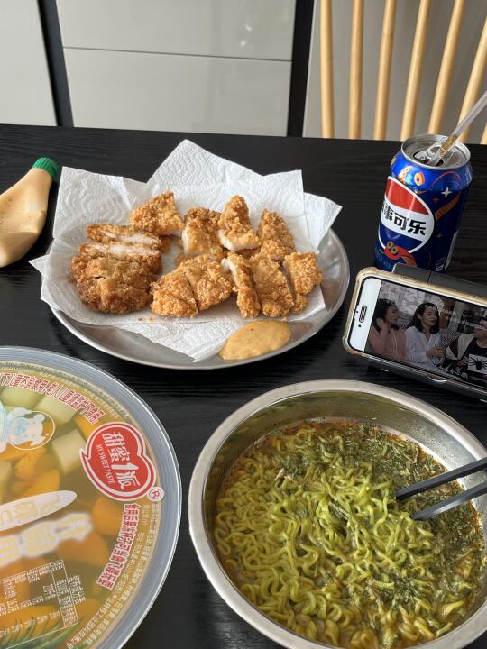 一个人的邪恶午餐。。。你们吃什么？