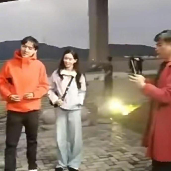 网传刘诗诗新综艺有胡歌、刘涛、陈龙等人应该是真的了，有老朋友在很安心[哇] ​​
