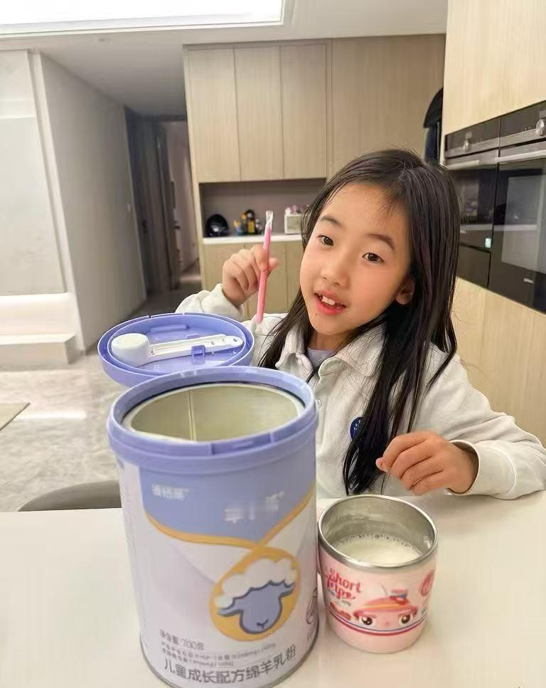 👉来杯实力好营养 陪你成长不掉队
✅羊小茁儿童成长绵羊奶
🔅天然小分子 吸收